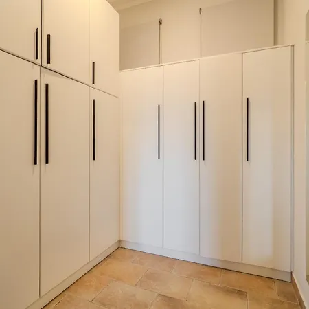 Tilia Tree Luxury - Vast Pool And Bbq Apartment