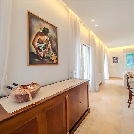 Tilia Tree Luxury - Vast Pool And Bbq Apartment
