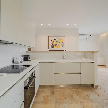 Tilia Tree Luxury - Vast Pool And Bbq Apartment