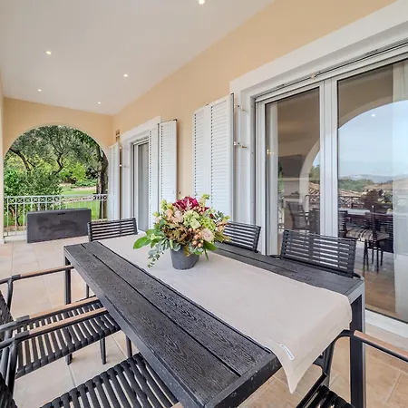 Tilia Tree Luxury - Vast Pool And Bbq *