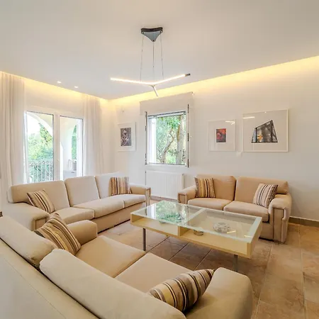 Tilia Tree Luxury - Vast Pool And Bbq *
