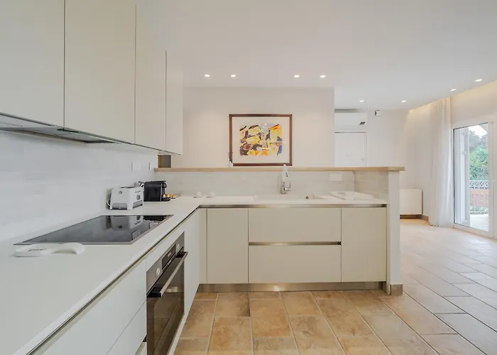 Tilia Tree Luxury - Vast Pool And Bbq Appartement