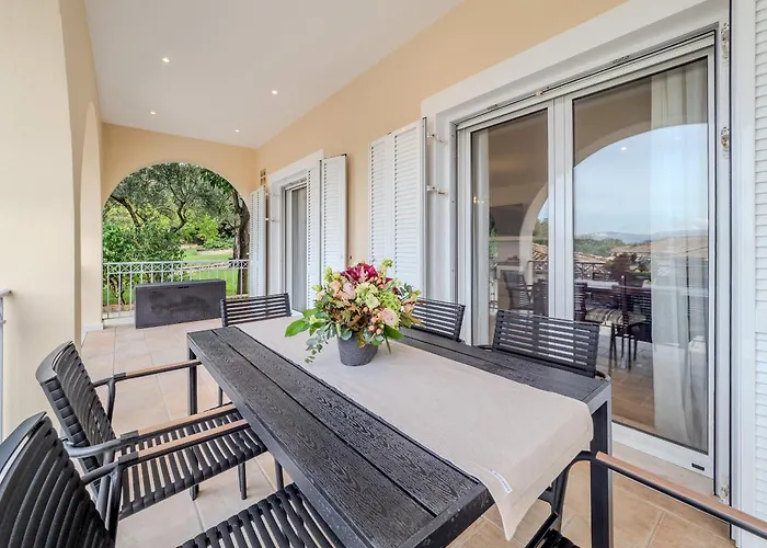 Tilia Tree Luxury - Vast Pool And Bbq *