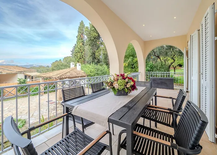 Tilia Tree Luxury - Vast Pool And Bbq Appartement